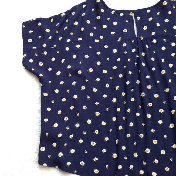 Madewell Rhyme Top in Daisy Dots - Picture 7 of 11